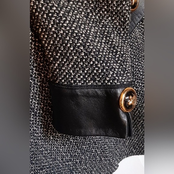 St. John Collection Black and Gray Marbled Wool Blend Knit & Leather Trim Blazer - Picture 9 of 10